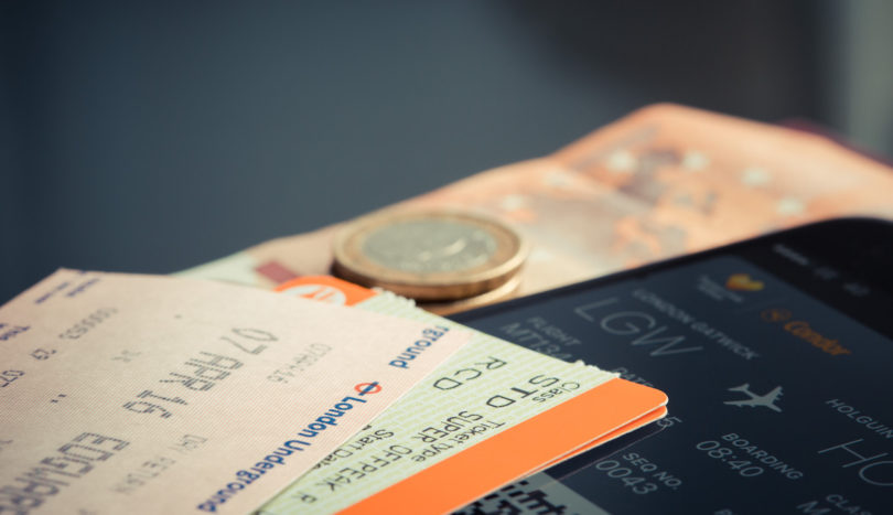 Aprenda a comprar passagens aéreas sem o cartão de crédito