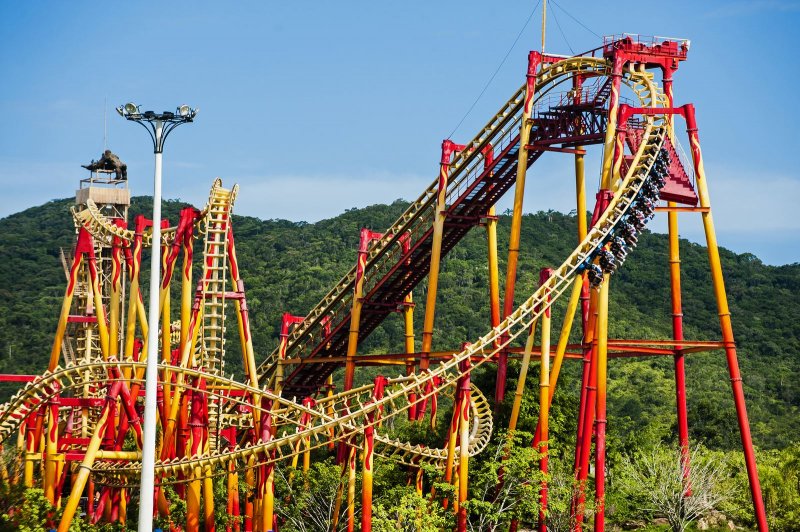 Apesar da fila imensa de mais de 1 hora, valeu cada segundo curtir a Big  Tower. Que experiência! - Foto de Beto Carrero World - passaporte de 1 dia,  Penha - Tripadvisor